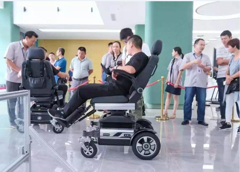 你没见过的一款多功能电动轮椅【元亨电动】