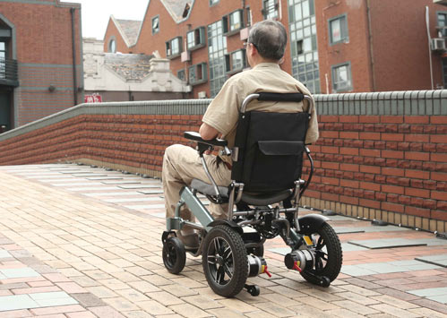 电动轮椅可以上路行驶吗？有什么注意事项？