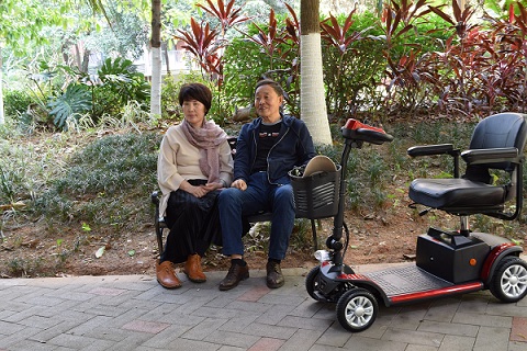 智能老年代步车